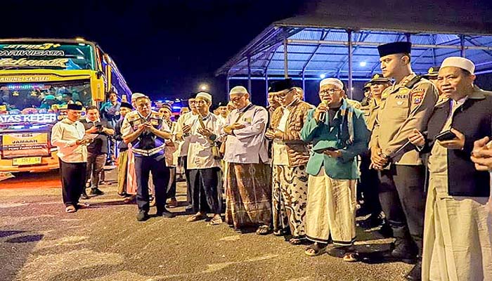 Apresiasi Resepsi Puncak 1 Abad NU, Bupati Baddrut Tamam Lepas 10.000 Lebih Warga Nahdliyin