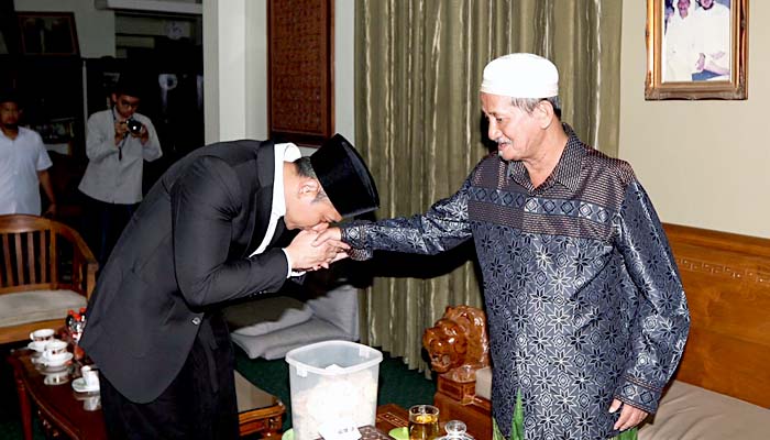 Silaturahmi Ke Bumi Sholawat, AHY Didoakan Gus Ali