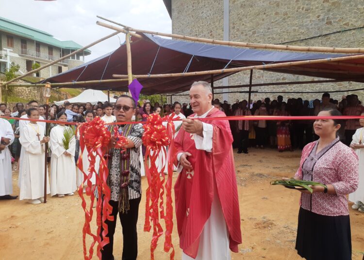 Deddy Sitorus Bantu Pembangunan Jalan Menuju Paroki ST. Gabriel Nunukan