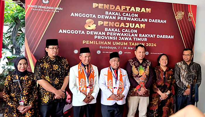 Diantar Emak dan Ojol,120 Caleg PKS Jatim Daftar KPU