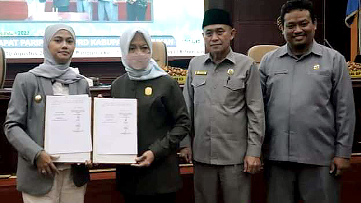 Bupati Nunukan Sampaikan Perubahan KUA PPAS Dalam Rapat Paripurna.