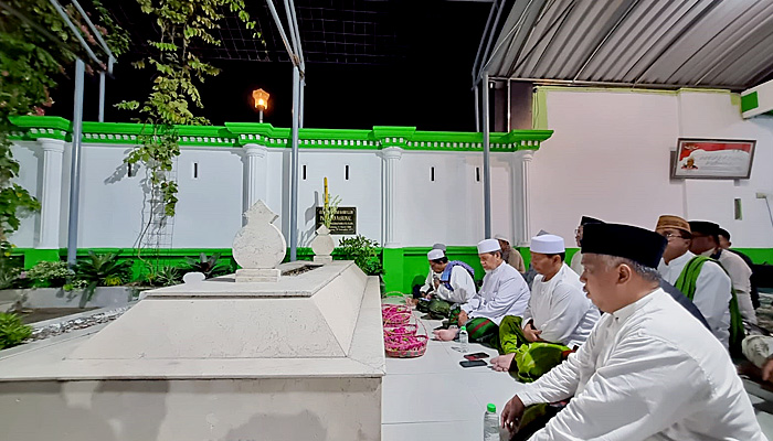 Ziarah Makam Pendiri NU, Ketua PKS Jatim Ajak Teladani Semangat Juang Ulama Untuk Kemerdekaan RI