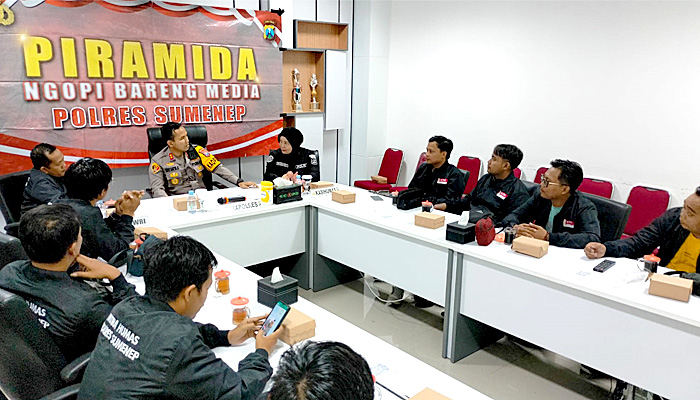 Polres Sumenep dan DPC PWRI Bersatu Lawan Hoaks Jelang Pemilu 2024: 'Piramida Ngopi Bareng Media' sebagai Langkah Preventif