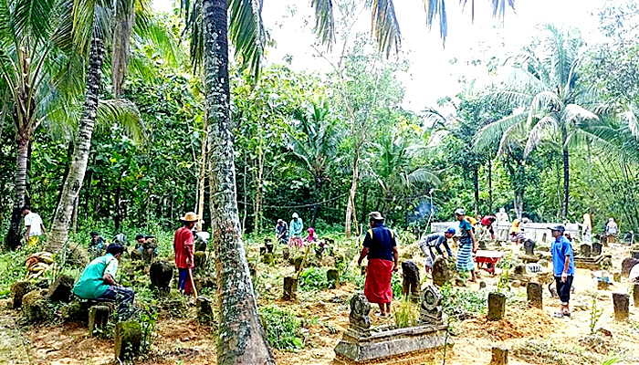 Tradisi Resik Makam: Masyarakat Sumenep Jaga Kebersihan dan Hikmah Spiritual Menyambut Ramadan