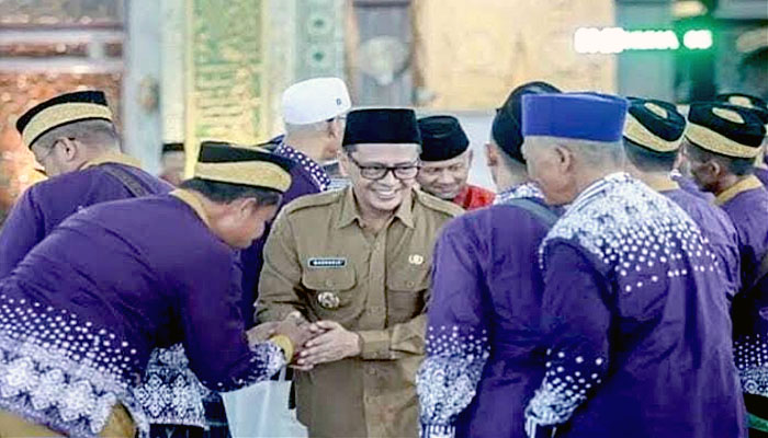 PJ Bupati Pamekasan Lepas 1.300 Jamaah Calon Haji Menuju Tanah Suci