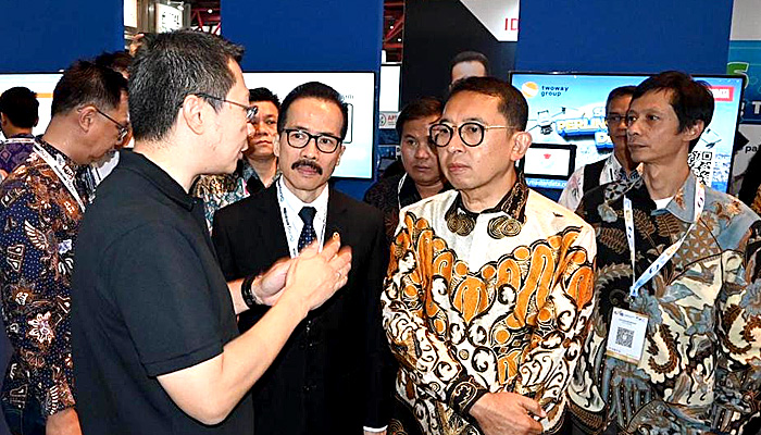 Fadli Zon Kunjungi APTIKNAS Pavilion di IDTEx 2024