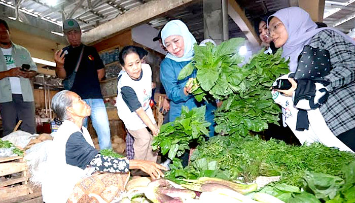 Borong Sayuran Segar, Ribuan Pedagang Sayur Magetan Doakan Cagub Khofifah Menang Pilgub