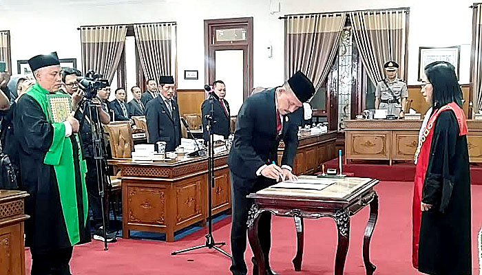 Diambil Sumpah, Marsono Resmi Jabat Ketua DPRD Tulungagung